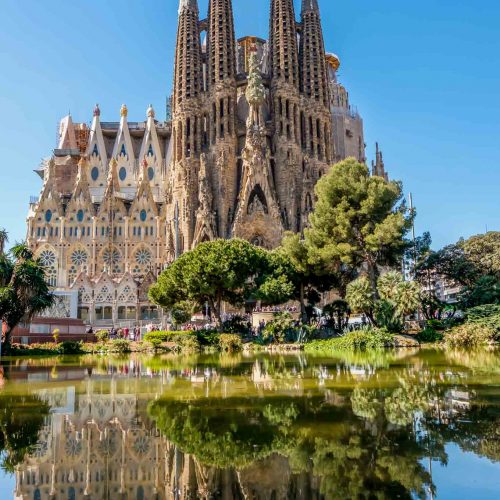 sagrada-familia-barcelona-reflection-lagoon-tourism-city